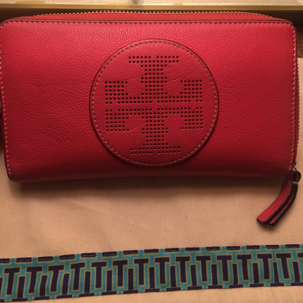 Tory Burch perforated logo wallet